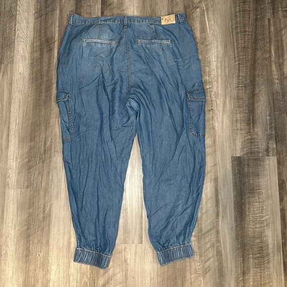 Serra Retreat by Joie Rucker Malibu Springs Cargo Jean Pants - 34/14 - Picture 2 of 11